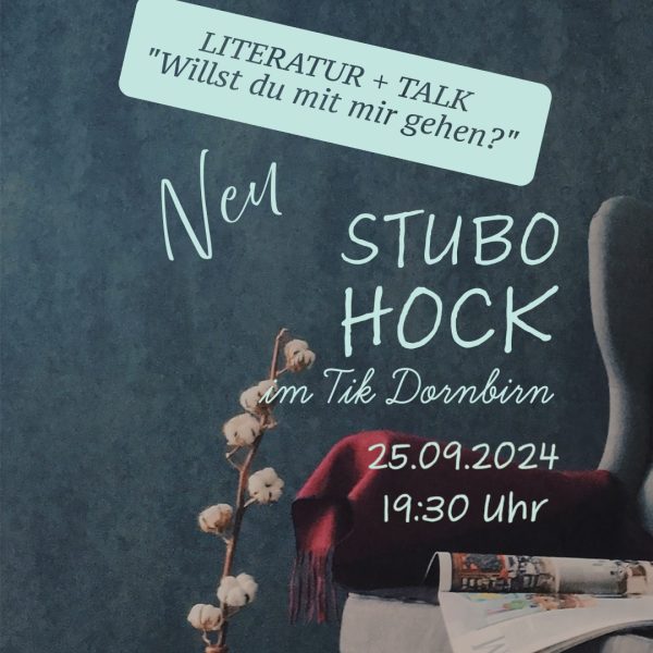 Das Beitragsbild zeigt einen gemütlichen Sessel und ein aufgeschlagenes Buch. In einem Schriftzug steht "Literatur + Talk, Willst du mit mir gehen? Neu: Stubo Hock" im TiK Dornbirn, der Termin und die Uhrzeit"